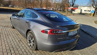 Tesla Model S P90 - 3