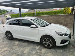 Hyundai i30 kombi 3/2022 family 16000km - 3