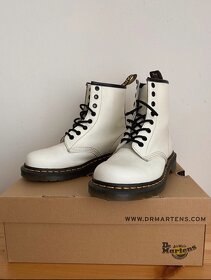 Dr. Martens biele - 3