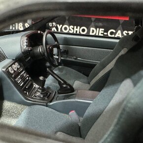 1:18 Kyosho Nissan Skyline GT-R BNR32 - 3