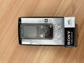 Sony Walkman NWZ-E383 - 3