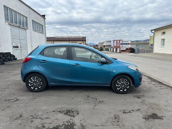 Mazda 2 1.3 benzín (2011) - 3