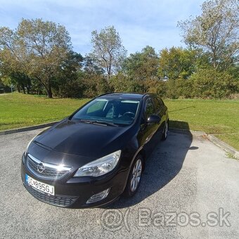 Opel Astra Sports tourer 2011 - 3