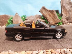 prodám model 1:18 BMW 325i cabrio - 3