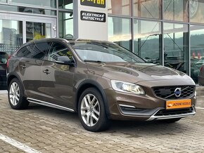 Volvo V60 Cross Country D4 4x4,  REZERVOVANE - 3