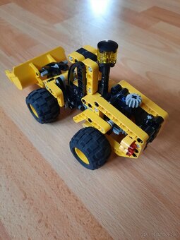 Lego Technic 8453 - Front End Loader - 3