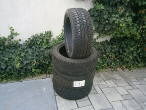 Predám 4x zimné pneu Barum 235/45 R19 98VXL - 3