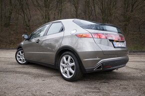 Honda Civic 8g 1.8 i-VTEC automat - 3