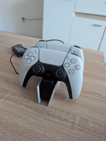 PS5 s mechanikou + 2x ovládač + nabíjačka - 3