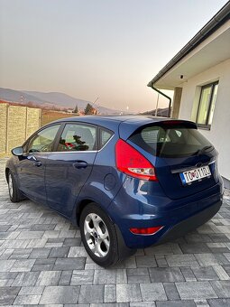 Ford Fiesta 1.4 16v Benzín Hatchback - 3