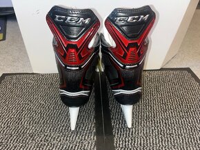 Brusle CCM JetSpeed FT 390 vel. 8.5 / 44 - 3