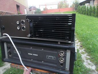 Home - made zosilňovač 2x500W v skrinke zosilňovača TESLA DI - 3