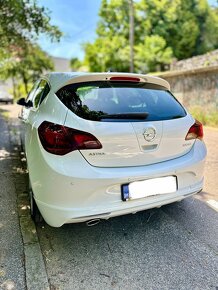 Predám Opel Astra J 1.4 TURBO 6M - 3