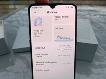 Mobilní telefon Xiaomi Mi 9 / 6GB RAM / 128GB Uložiště / - 3