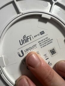 Ubiquiti UniFi UAP-AC-PRO - 3