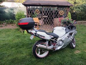 Honda cbr600f4 - 3