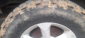 Predám pneu trakker 265/65r17 - 3