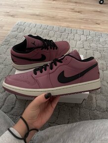 Nike Air Jordan 1 Low Mulberry - 3