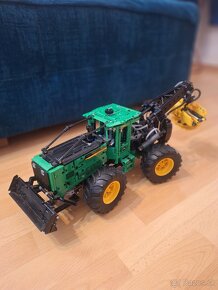 LEGO Technic 42157 Lesný traktor John Deere - 3