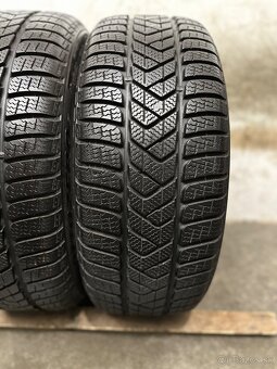 2 Zimné pneumatiky 225/40/19 Pirelli Sottozero 3 Winter AO - 3