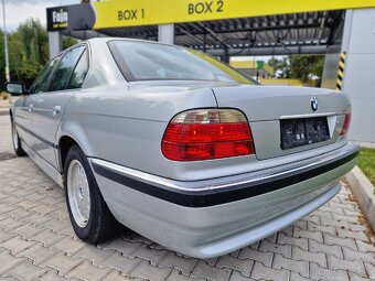 BMW 730i E38 V8 - 3