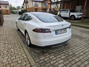 Tesla Model S 85 Free Supercharger - 3