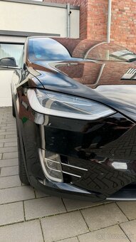 Tesla Model X - 3