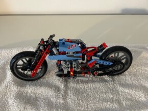 Lego Technik lietadlo a motorka - 3