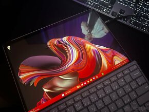 Microsoft Surface 8 PRO so stylusom a klávesnicou - 3