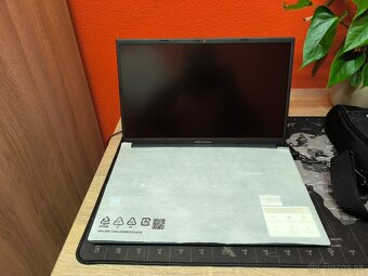 ASUS VivoBook 15 - 3