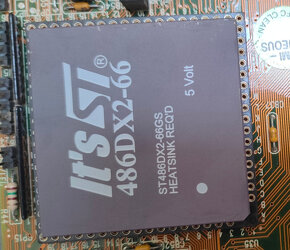 Historické komponenty - Intel 486 - 3