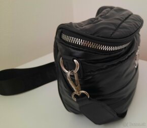 Moderná dámska crossbody kabelka / ľadvinka - 3