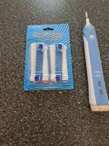 Zubná kefka ORAL-B Pro 1000 s nahrad.hlavicami, používaná - 3