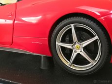Predám model Ferrari 458 Italia + Ferrari passport - 3