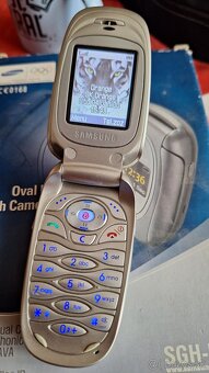 Samsung SGH-E330 - 3