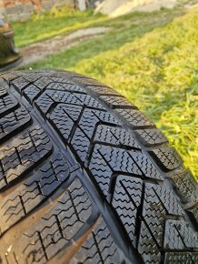 1KS PIRELLI SOTTOZERO 3 225/40 R18 M+S - 3