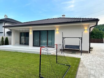 Skolaudovaný 5 izbový bungalov s 1000m2 pozemkom - 3