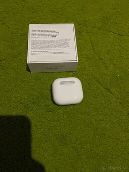 AirPods 4 s aktívnym potláčaním okolitého zvuku - 3