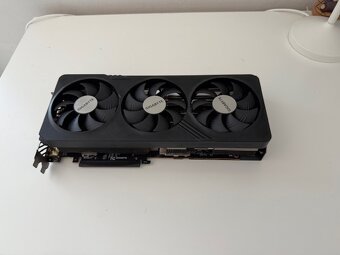 GIGABYTE Radeon RX 7800 XT GAMING OC 16G - 3