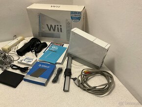 Nintendo Wii - 2 ovladače - 300G HDD plný her - USA - 3