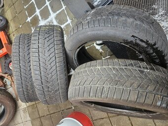 Predám 235/55R19 - 3