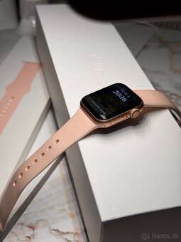 Apple Watch Series 4 40mm GOLD/PINK - 3