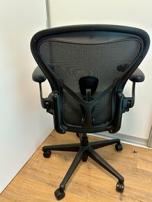 Herman Miller Aeron veľkosť B - Black Edition - 3