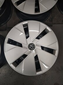 5 x 112 R 18 + puklice originál VW + zimné pneu . - 3