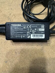 Nabíjačka na notebook originál TOSHIBA 19V 2,37A - 3