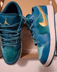 Jordan 1 Low SE Velvet Geode Teal GS - 3