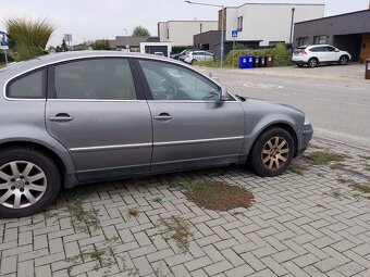 Predám nepojazdné auto Volkswagen Passat TDi - 3