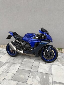 Yamaha R1 - 3