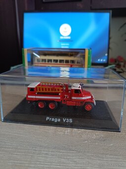 MODELY 1:72 AUTOBUS+V3S - 3