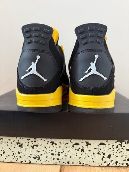 Jordan 4 Retro Thunder - 3